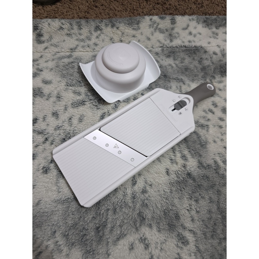 Pampered Chef Simple Slicer Adjustable Mandoline Vegetable Fruit Slicer White - Picture 3 of 7